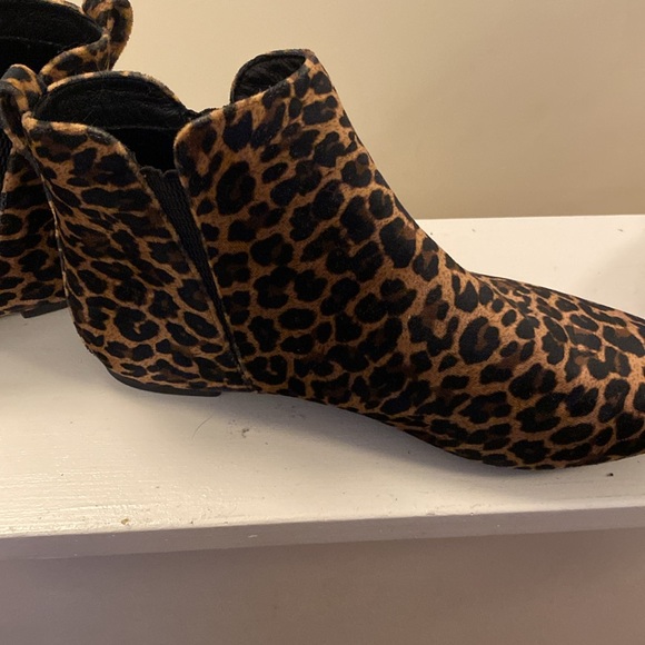 Leopard-Print Born Remo Booties NWOT - Picture 5 of 7